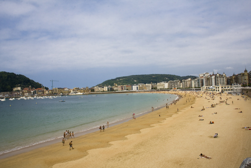 by Shutterstock Images