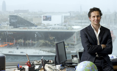 The profile of a traveller