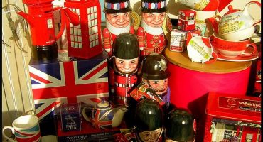 How to Find Souvenirs that Aren’t Cheesy