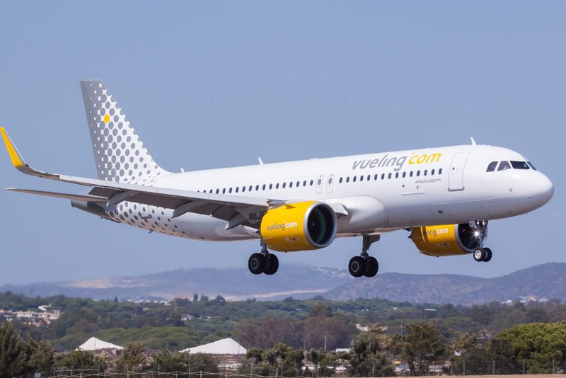 Vueling plane landing