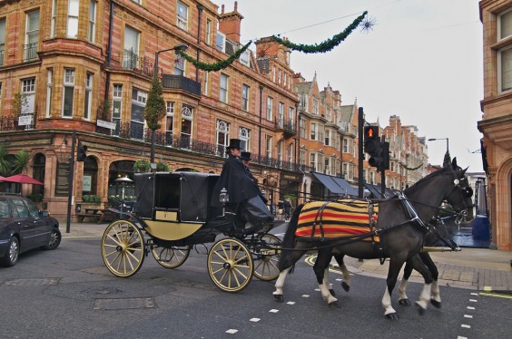 Horse-drawn carriage in London