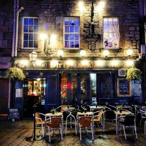an outside view of dirty dick's pub in edinburgh