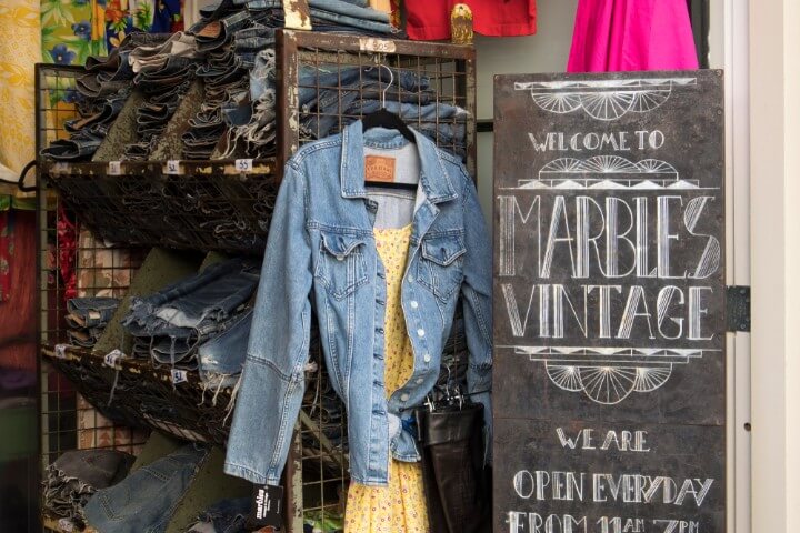 vintage pijp district in amsterdam