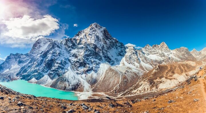 climbing mountains in nepal
