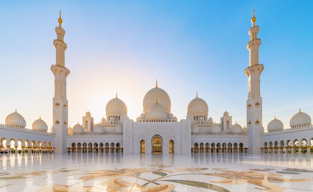 Sheikh Zayed Grand Mosque in Abu Dhabi, the largest mosque in the United  Arab Emirates