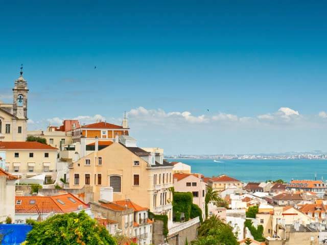 Book a flight and hotel in Lisbon with eDreams