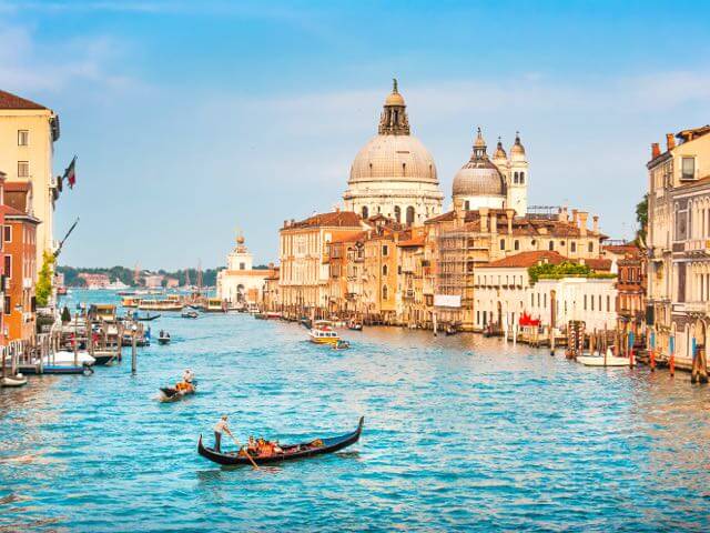 Book a flight and hotel in Venice with eDreams