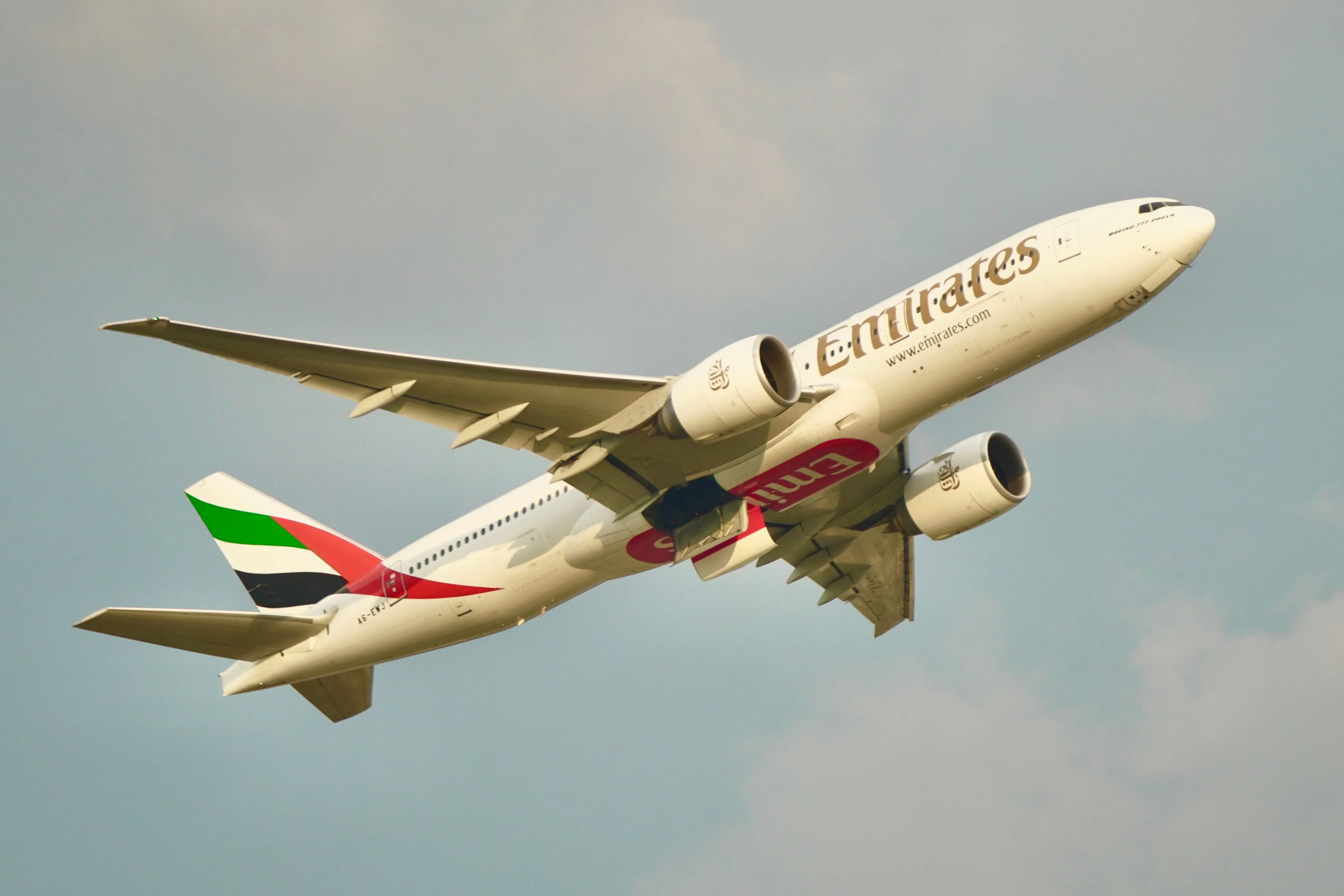 Emirates baggage allowance: carry-on, checked bags, and fees